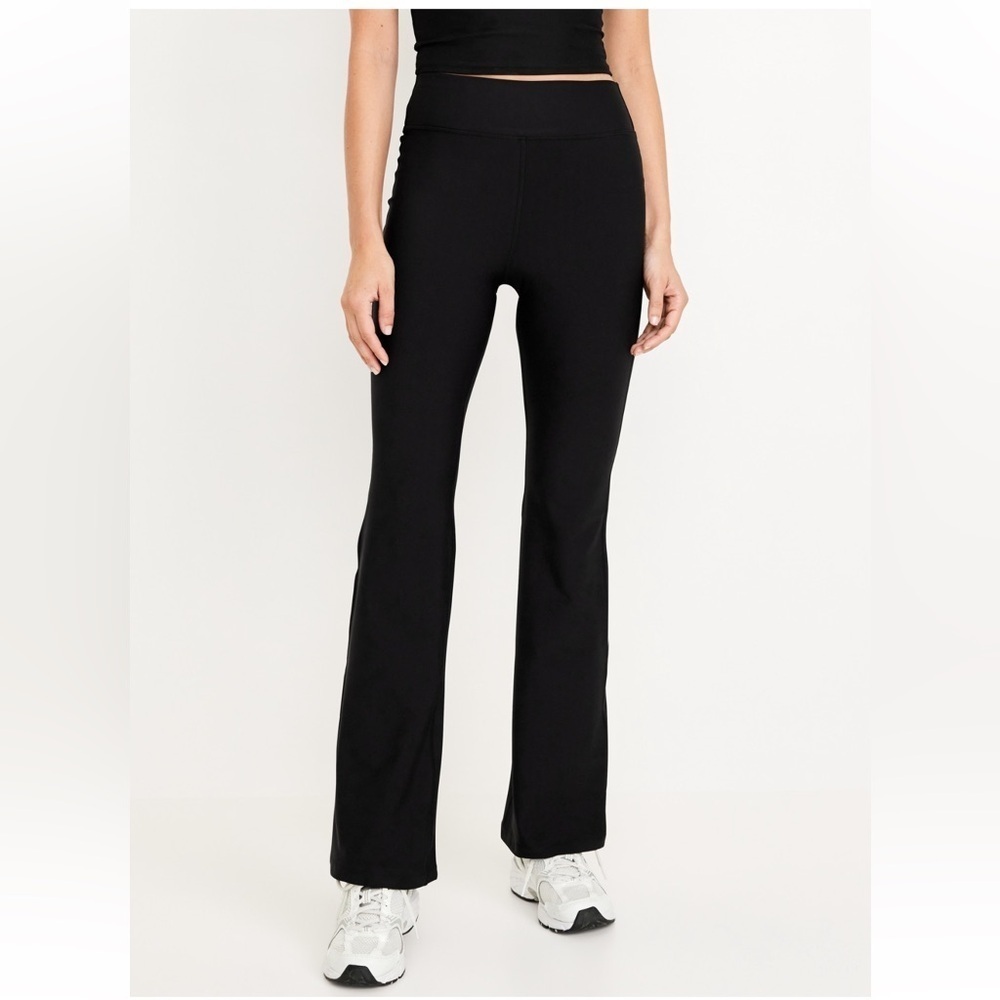 Old Navy Active Go Dry Black flare Leg Women's Pants size small.